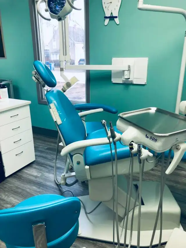 DENTAL ASSISTANT / STERILIZATION / JR ADMIN in Healthcare in Calgary - Image 3