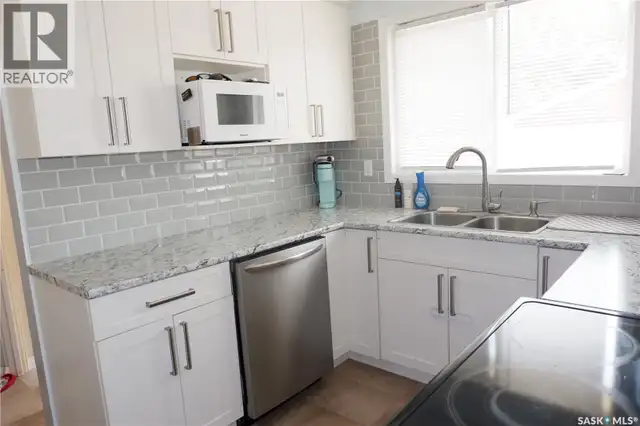 107 Empire PLACE Assiniboia, Saskatchewan in Houses for Sale in Moose Jaw - Image 4