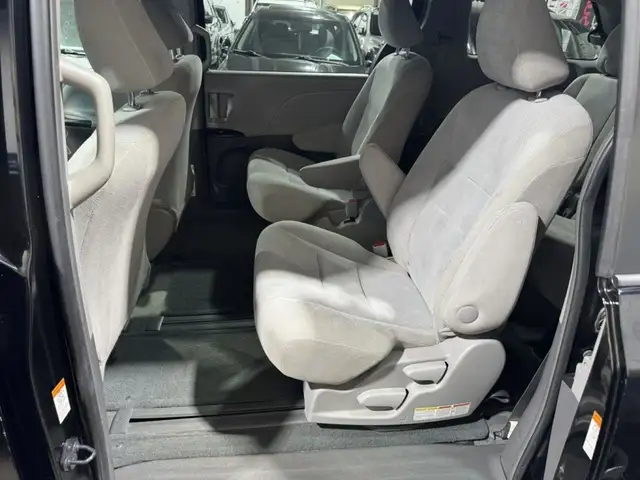 2015 Toyota Sienna LE in Cars & Trucks in City of Montréal - Image 20