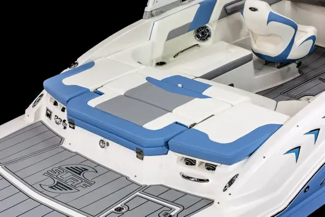 2026 Chaparral GTS 3 SURF in Powerboats & Motorboats in Kingston - Image 34