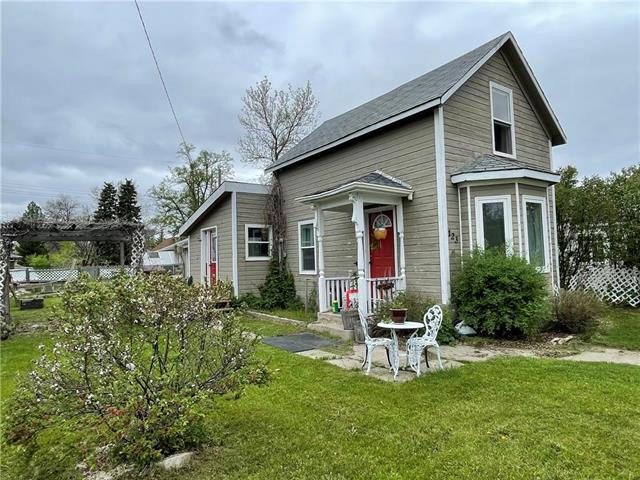 123 5th Street Wawanesa, Manitoba in Houses for Sale in Brandon - Image 2