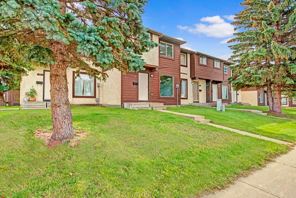 Fenced Yard - 3 BED x 1.5 BATH Townhouse Southside 5