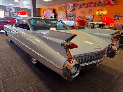 1959 Cadillac Coupe Deville ( ENGLISH BELOW) 2 portes hardtop peinture neuve repeinte dans sa couleu...