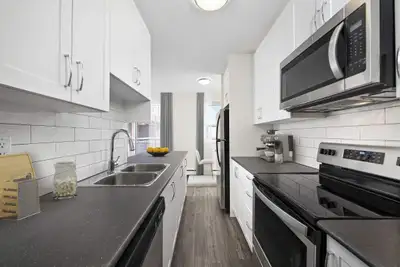 Building Features Located close to the corner of Weber St. N. and Parkside Dr., 504 Glenelm is minut...