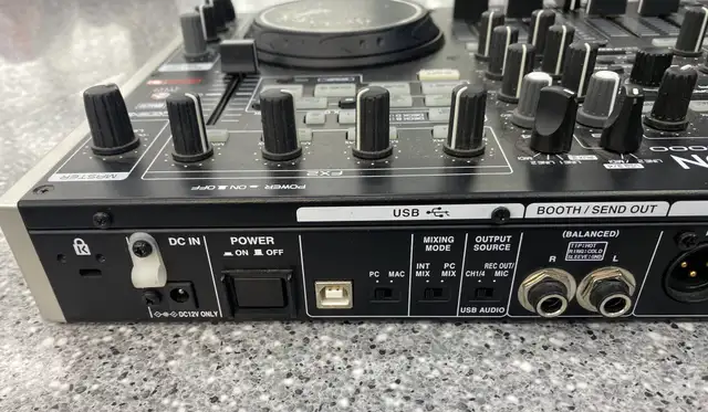 Denon DN-MC6000 DJ Controller in Performance & DJ Equipment in City of Toronto - Image 6