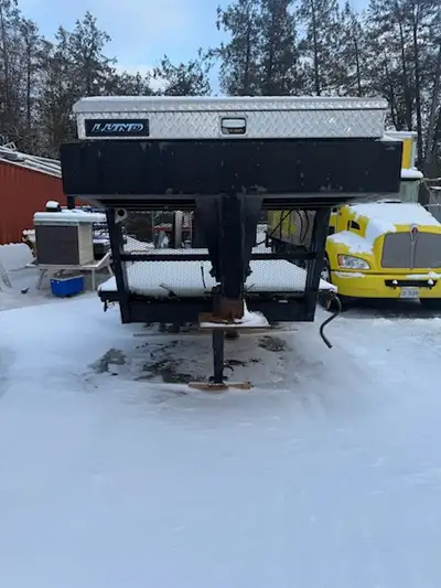 2010 flat deck trailer. Comes with a goose neck attachment to change from the 5th wheel.
