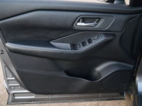 Exterior Highlights Exclusive blacked-out styling: dark chrome V-Motion grille, black mirror caps, b... (image 9)