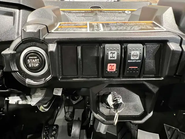 2025 BRP CAN-AM COMMANDER 700 EFI + 4X4 + DPS + ONLY 2759 KM + N in ATVs in Ottawa - Image 17