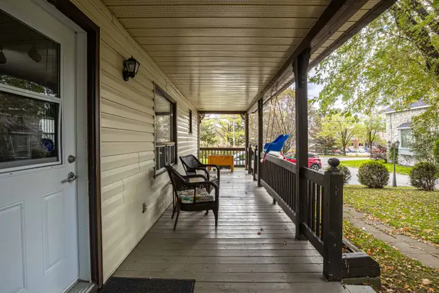 Une vraie aubaine à seulement 230 000 $! in Houses for Sale in Sherbrooke - Image 3