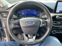 Experience the perfect blend of efficiency, technology, and comfort with the 2022 Ford Escape SEL Pl... (image 3)