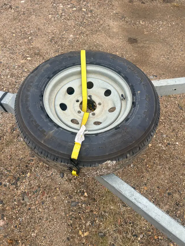 2001 EZ Loader 16' Boat Trailer in Powerboats & Motorboats in Prince Albert - Image 4