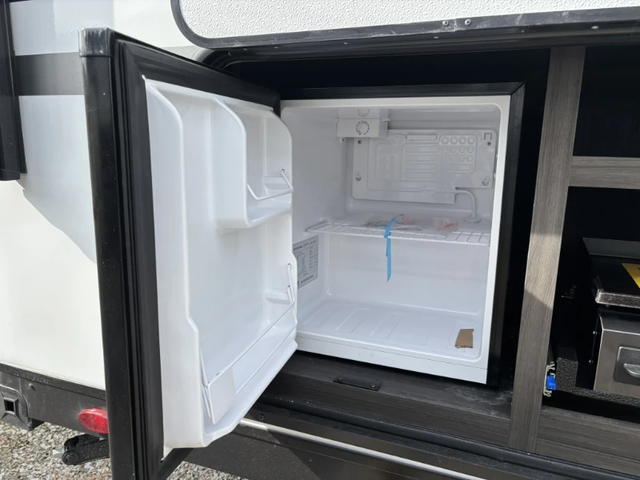 2026 VENTURE SPORTTREK STINGER 161VUD in Travel Trailers & Campers in Kelowna - Image 12