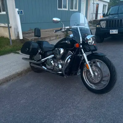 *Certified* safety included 2008 Honda VTX C 1300cc 29xxxkm (always stored indoors) MINT CONDITION....