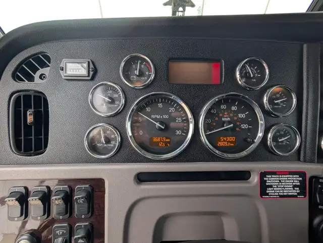 2012 PETERBILT 367 in Heavy Trucks in Kamloops - Image 35