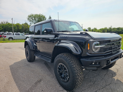 Leather Seats! With cool retro-styling, innovative features and impressive off-road capability, this...