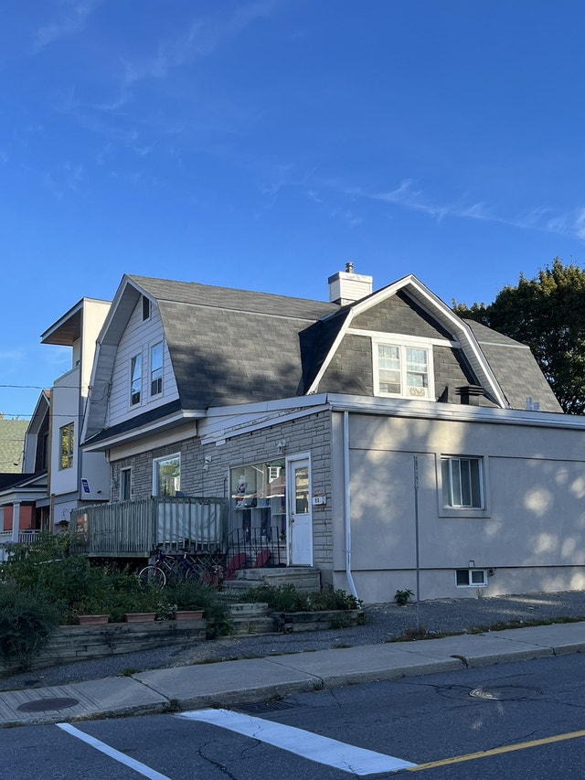 A must see 3 bedroom house in hintonburg.civic hospital Long Term