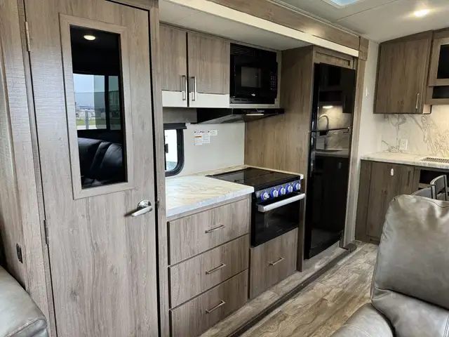 2023 Grand Design Imagine 3100RD in Travel Trailers & Campers in St. Albert - Image 13