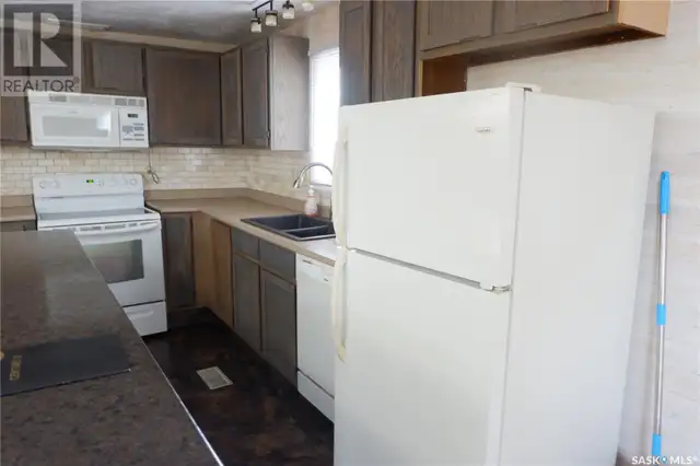 67 Sunrise ESTATES Assiniboia, Saskatchewan in Houses for Sale in Moose Jaw - Image 4