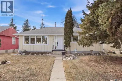 Welcome to this Queen Elizabeth Gem. This bungalow has undergone substantial recent renovations. Fan...