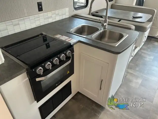 2022 Coachmen RV Pursuit 29XPS Front Bunk 11 Miles in RVs & Motorhomes in Moncton - Image 22