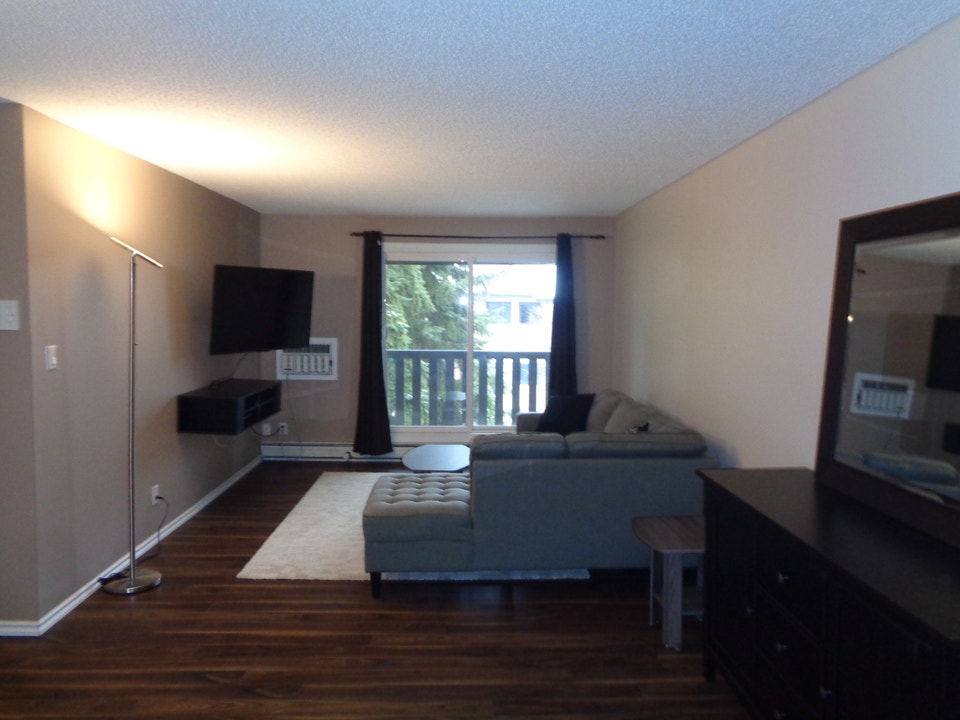 Fully furnished 2 bedroom condo in desirable Wildwood location 2