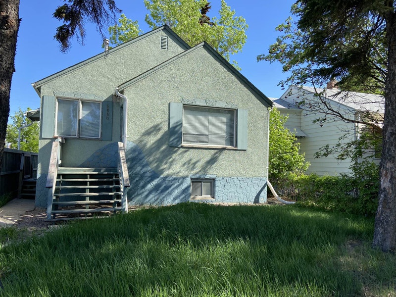 3 Bedrooms 2 Baths Bungalow with finished basement in Ritchie Long