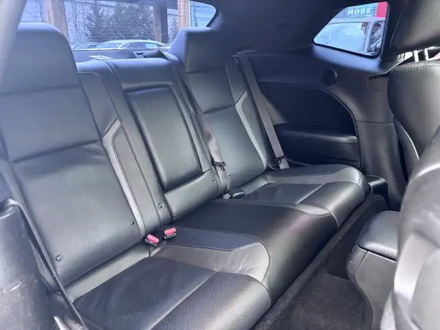 2022 Dodge Challenger SXT in Cars & Trucks in Comox / Courtenay / Cumberland - Image 12