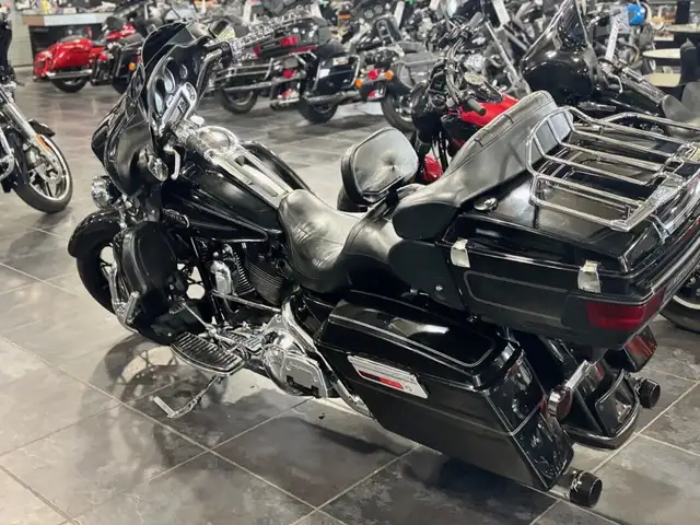 2008 Harley-Davidson Electra Glide Ultra Classic in Street, Cruisers & Choppers in Sudbury - Image 9