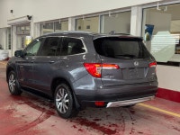 Our 2019 Honda Pilot EX-L Navi in Modern Steel Metallic is a Fresh trade! Call to find out more info... (image 2)