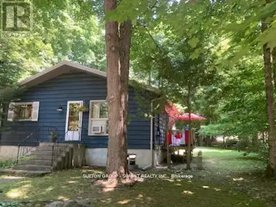 Welcome to this well-maintained, year-round cottage located at Muskoka Bible Centre. Featuring 4 spa...