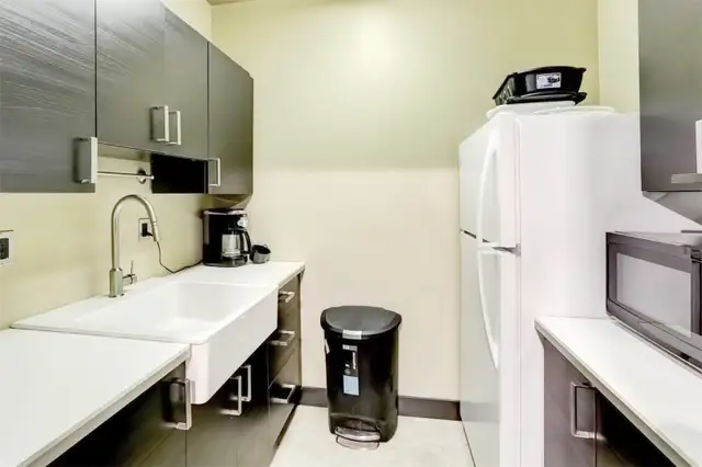 Stouffville office units & warehouse  for lease. in Room Rentals & Roommates in Markham / York Region - Image 13