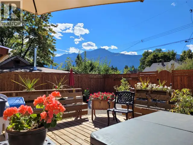 204A 5th Avenue NW Nakusp, British Columbia in Houses for Sale in Nelson - Image 3