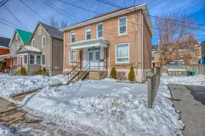 2-65 John St Available: August 1, 2025 65 John St, Unit 2, Kingston, ON Unit Features: • 1 Bedroom a...