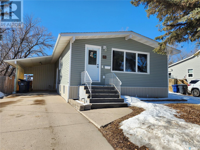 11 9th STREET Weyburn, Saskatchewan in Houses for Sale in Regina