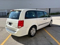 1 OWNER GOVERNMENT VAN!! ONLY 80,000KM ALL ORIGINAL SE CANADA VALUE PACKAGE!! 7 PASSENGER! FULL POWE... (image 4)
