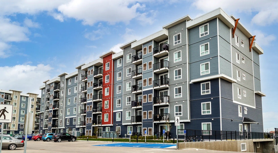 Pet-Friendly Three Bedroom Two Bath with In-suite Laundry for Re 2