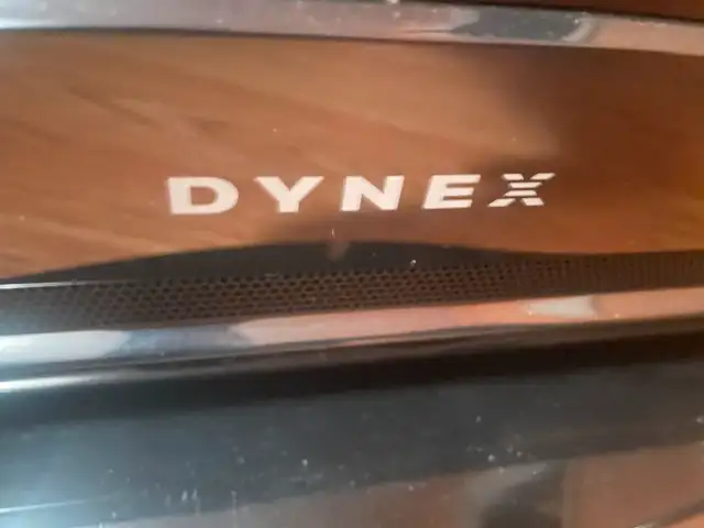 Dynex 32" LCD TV 720p 60Hz HDTV Black Model:DX-32L200A12 in TVs in City of Toronto - Image 9