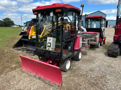 2018 VENTRAC 3400Y COMPACT 4WD TRACTOR WITH BLADE & SPREADER STOCK# A112602 22 HP KUBOTA DIESEL ENGI...