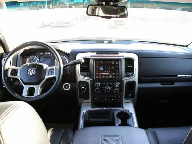 2016 Ram 3500 Laramie 4x4, AISIN, Sunroof, Cooled/Heated Leather in Cars & Trucks in Calgary - Image 5