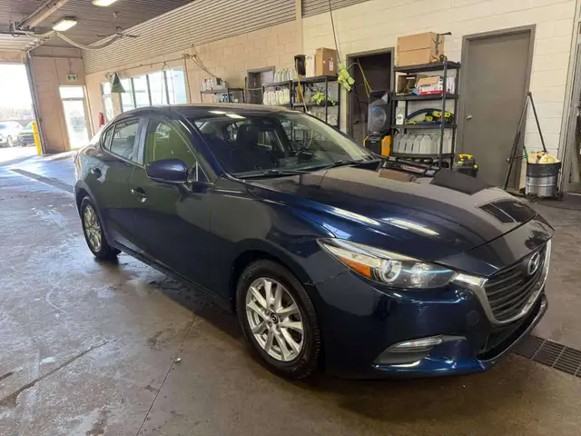 2018 Mazda 3 GS598698414205184005