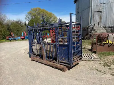Welcome to Stoneage Equipment Selling this cattle squeeze chute with panels.