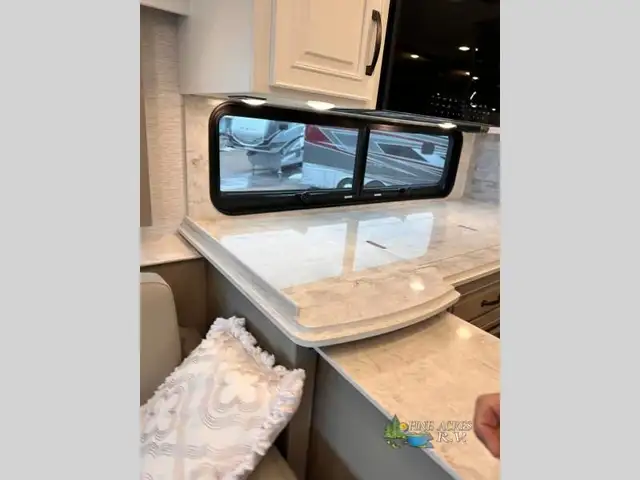 2025 Newmar Dutch Star 4369 Black Out Package in RVs & Motorhomes in Moncton - Image 24