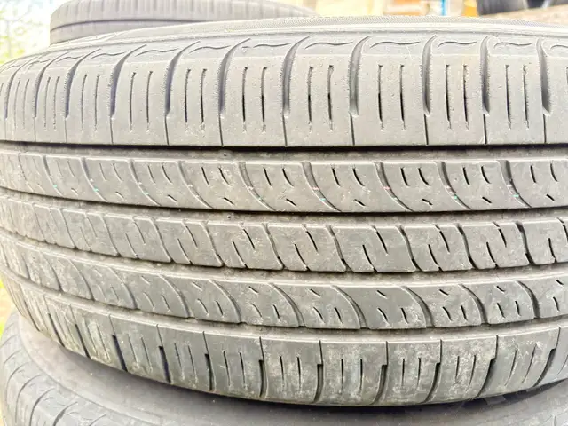 2012 Volvo XC70 aluminum rims and tires, Kumho 225-65-17 in Tires & Rims in Kitchener / Waterloo - Image 5
