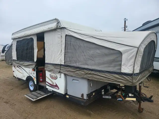 2013 Forest River VIKING 2485 SST in Travel Trailers & Campers in St. Albert - Image 2