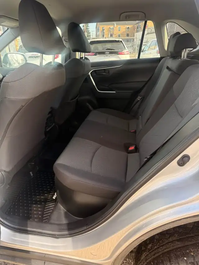 2022 TOYOTA RAV4 HYBRID LE WE FINANCE ALL CREDIT GOOD BAD UGLY in Cars & Trucks in Edmonton - Image 16