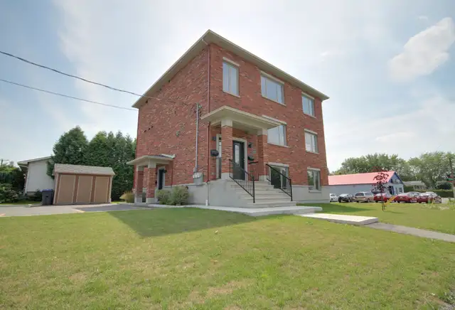 GRAND 4 1/2 HAUT DE GAMME STYLE CONDO À IBERVILLE