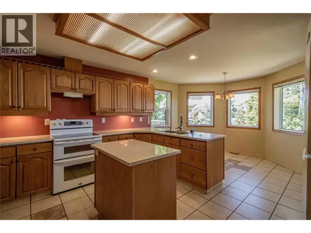 2263 Carmi Road Penticton, British Columbia in Houses for Sale in Penticton - Image 13