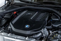 *English below* *Français:* Cette BMW M240i xDrive Coupé 2022 affichant 42 152 km, provenant d'un se... (image 8)