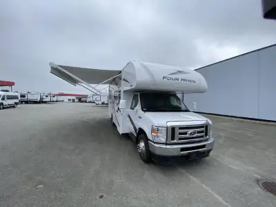 Thor Motor Coach Four Winds Class C gas motorhome 25V highlights: Convertible Twin Beds Dream Dinett...
