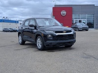 The pre-owned 2021 Chevrolet Trailblazer LS in Midnight Blue Metallic offers modern styling, efficie... (image 7)